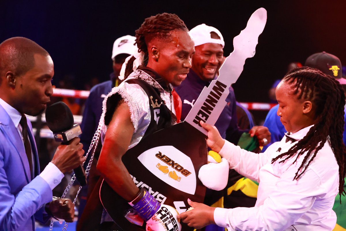 azamtvtz's tweet photo. USIKU WA VITASA: Mwisho wa shughul ikawa ni Ibrah Class 'Mawe' kutangazwa mshindi dhidi ya Alan Pina kutoka Mexico, kwa KO round ya tisa.
#MoBoxing #UsikuWaVitasa #Vitasa #VitasaNight #VitasaFightNight #Boxing #NgumiJiwe #VitasaNgumiJiwe #IbrahClass #AlanPina https://t.co/RXWmhCXEU1