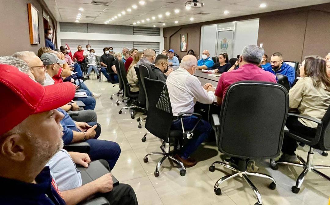 PartidoPSUV's tweet photo. #Ahora 📱

Nuestra enlace estadal, @JacquelinePSUV encabeza reunión de la Dirección Regional del @PsuvzuliaApc afinando detalles para lo que será el acto de Juramentación de las nuevas estructuras de base del #PSUV.

#PSUVPorTodoZulia https://t.co/lPVQUcSfnS
