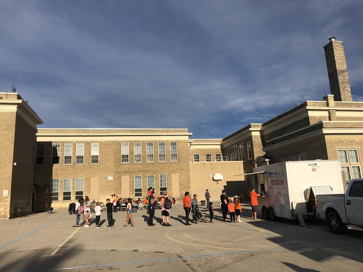 Beautiful night to have our annual Meet the Family night! Families and staff connected at this first big event of the 2022-2023 school year! <a href="/EalingSchool/">EalingSchool</a>