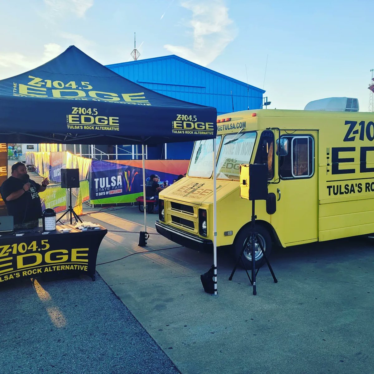 edgetulsa's tweet photo. We are out on a beautiful Friday night at the Tulsa State Fair. Slater is here saying hi to all of the #edgefamily. Come join us for the #11daysofawesome. Here till 10PM. https://t.co/GvAJukwjKS