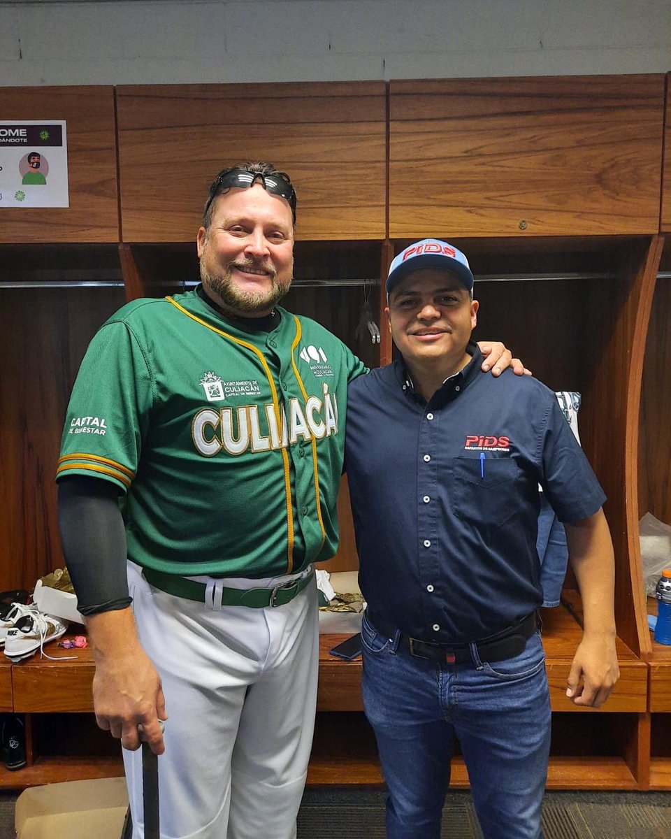 El presidente del consejo directivo del PIDS, Lic. David Eduardo Vargas Rodríguez, estuvo como invitado en el juego con causa a beneficio del DIF Culiacán. 

Vargas Rodríguez estuvo charlando por algunos instantes con peloteros como Vinicio Castilla, Jorge Cantú, Karim García.