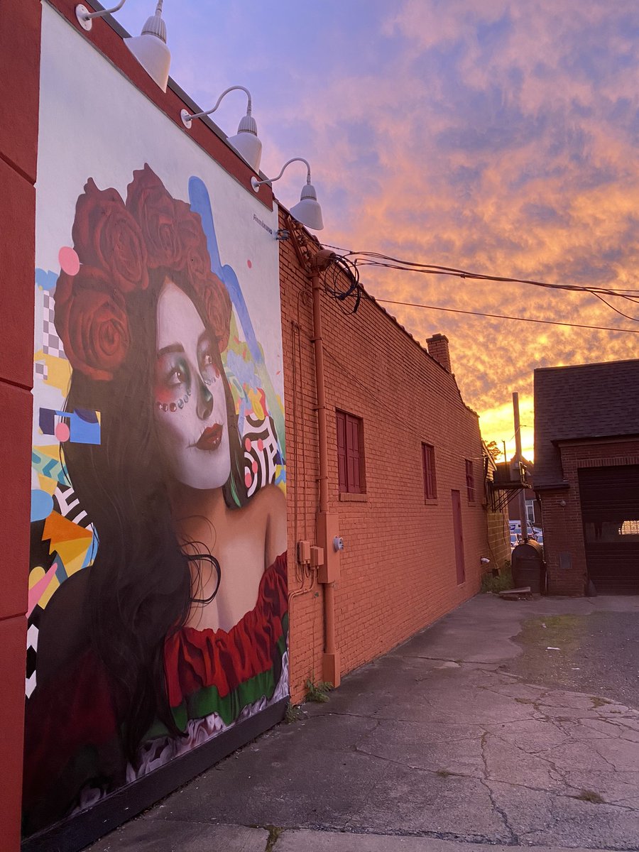 RemixUno's tweet photo. Thanks for everything September ! First mural of 5 in 🇺🇸 finished ! #streetart #remixuno #catrina https://t.co/bxK9aPrvBF