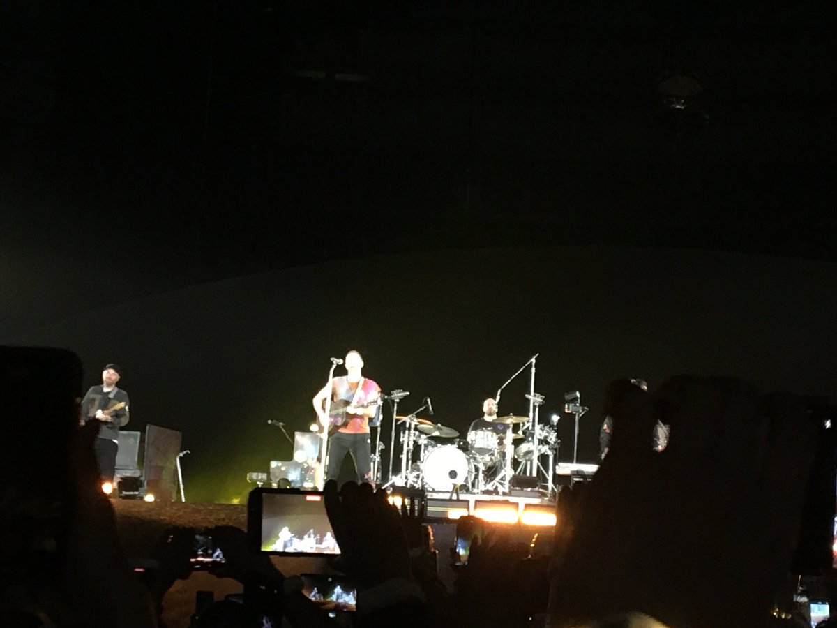 AriXyloto's tweet photo. Amazing day 💜 #ColdplayLima 13.09.22 @coldplay @NowJordanHappy https://t.co/uQHkHLotTD