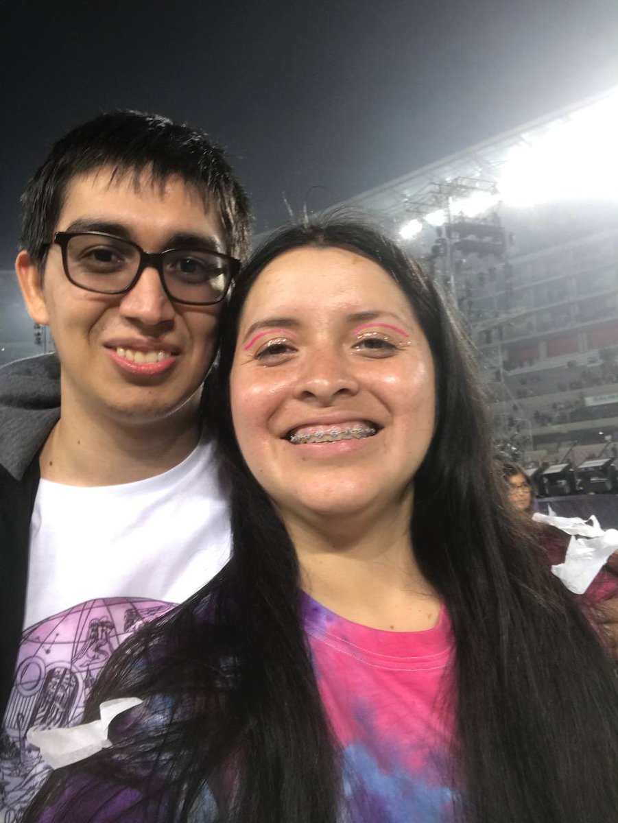 AriXyloto's tweet photo. Amazing day 💜 #ColdplayLima 13.09.22 @coldplay @NowJordanHappy https://t.co/uQHkHLotTD