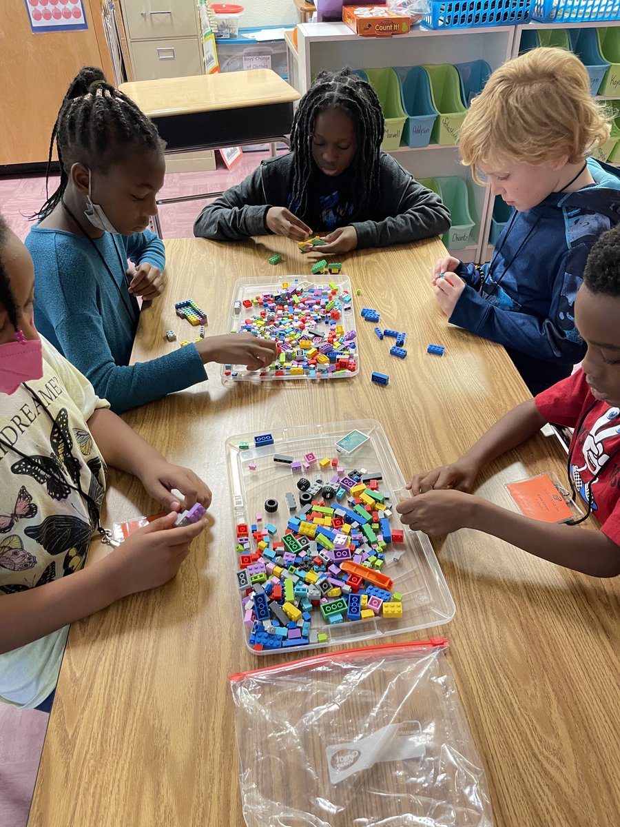 MrsJandherJCrew's tweet photo. Club Day at RCE!!  Learners with LEGOs.  ⁦@RCE_HCS⁩  #thrive WeAreRacers https://t.co/x5s9u05UCq