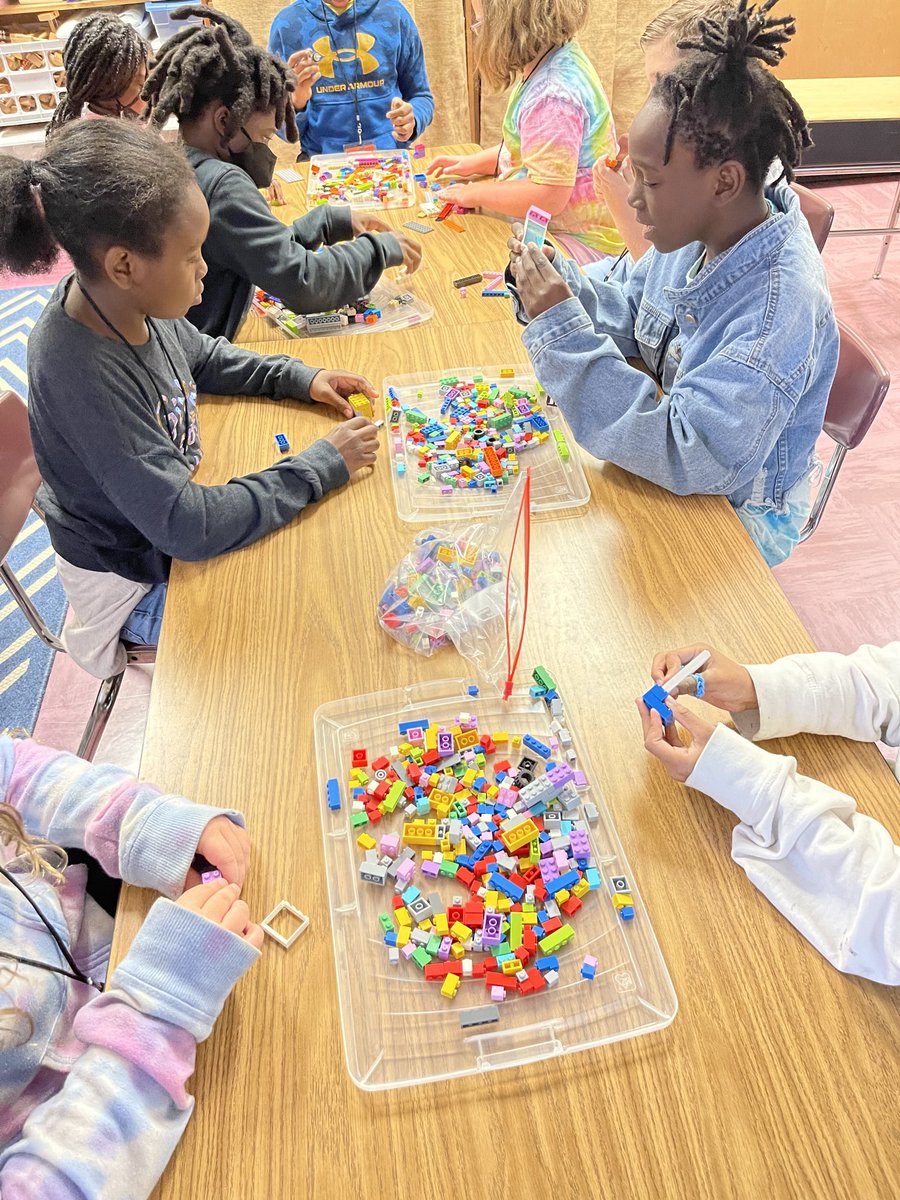 MrsJandherJCrew's tweet photo. Club Day at RCE!!  Learners with LEGOs.  ⁦@RCE_HCS⁩  #thrive WeAreRacers https://t.co/x5s9u05UCq