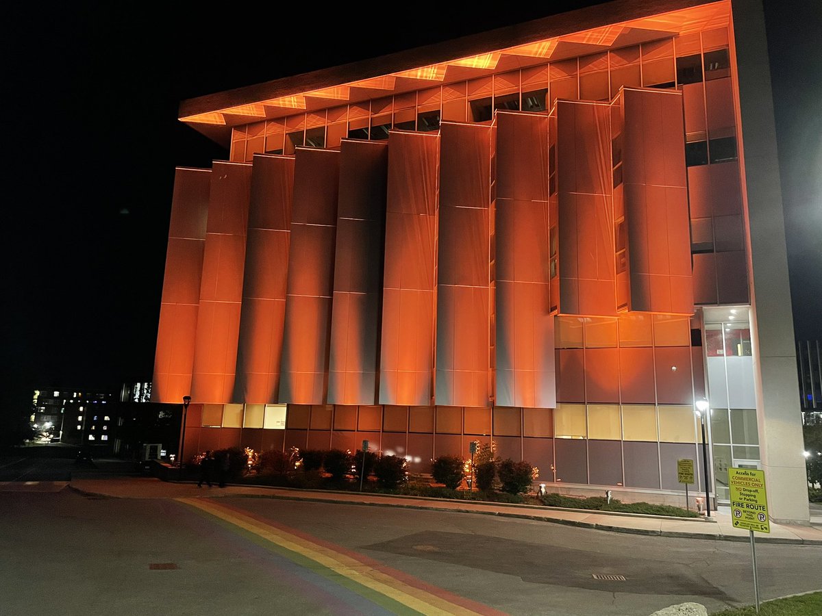 Canal looks beautiful tonight for #TruthAndReconciliationDay2022 <a href="/MyCarletonU/">Carleton University Students</a>