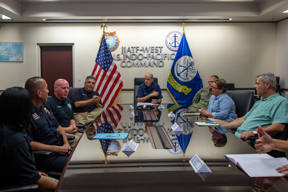 Rear Adm. Charles Fosse met with David Salazar, Director of Field Operations from @DFOSanFrancisco & @CBP Honolulu Offices. They discussed the #CounterDrug mission & combatting #TransnationalOrganizedCrime for a #FreeAndOpenIndoPacific.