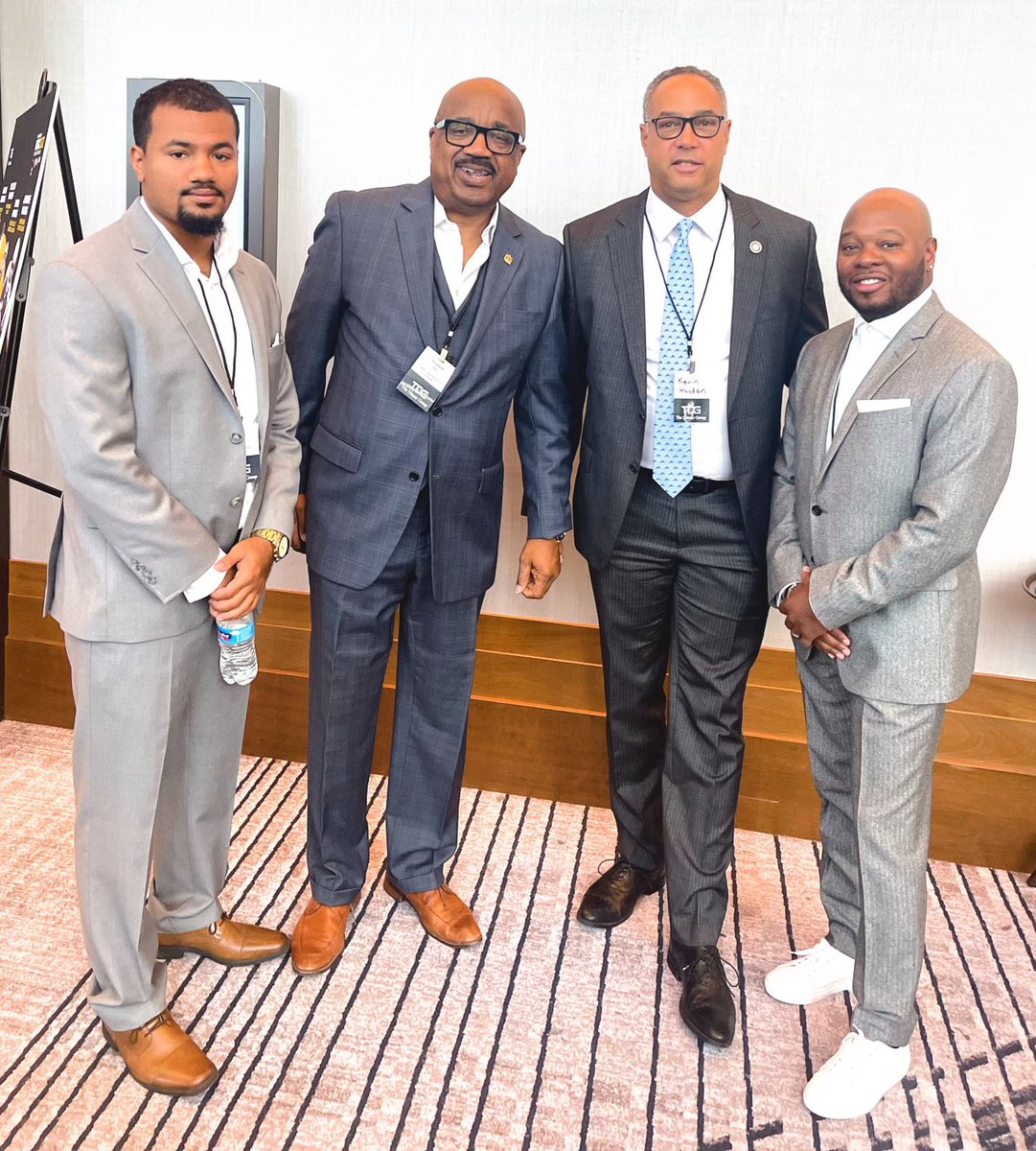 Thank you to @GroupDinner for hosting the Men of Color conference today at the Seaport. I enjoyed the opportunity to meet and speak with so many amazing leaders about the issues facing our communities.