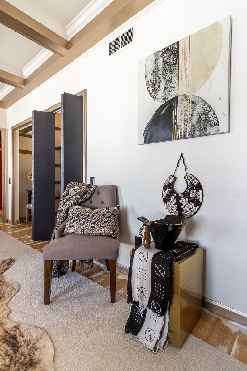 REDbyMorgan's tweet photo. Photographed a beautiful home office remodel by Luxurious Settings Limitless for the @JrLeagueDetroit 2022 Designers’ Show House in Grosse Pointe Farms. Open to the public until this Sunday! https://t.co/Wtnmdb0UHV