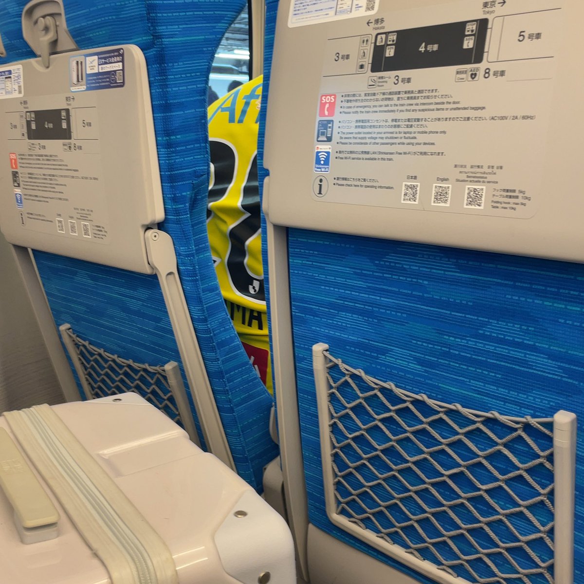 neroblu_0369's tweet photo. 後部座席状況確認してから下げなさいよ…後席の女性迷惑していたし。それぐらいの常識もないんかな。#reisol https://t.co/ozZtulc21M