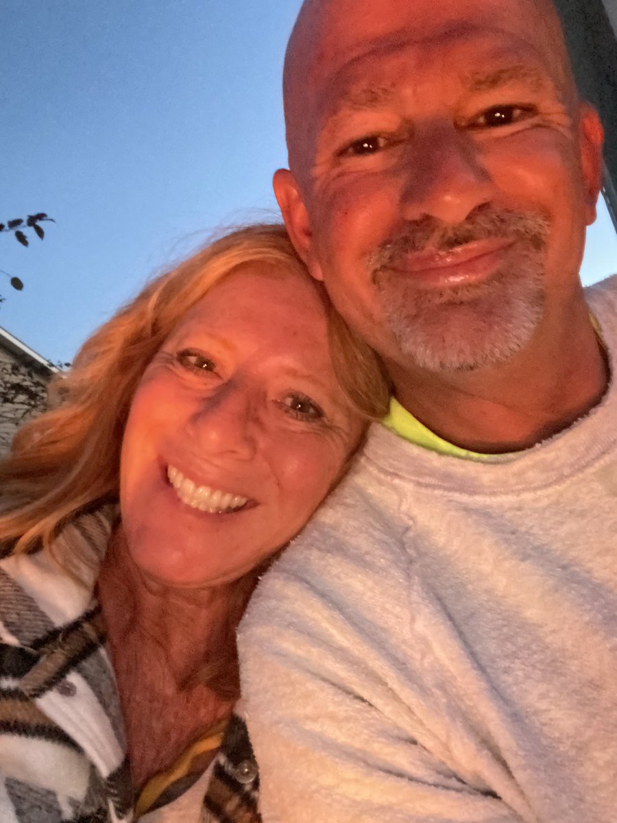 krbowen's tweet photo. It’s been a long week.  Grateful to have no where to be and to have @rbowe1 by my side. https://t.co/EnzYsSvkWg