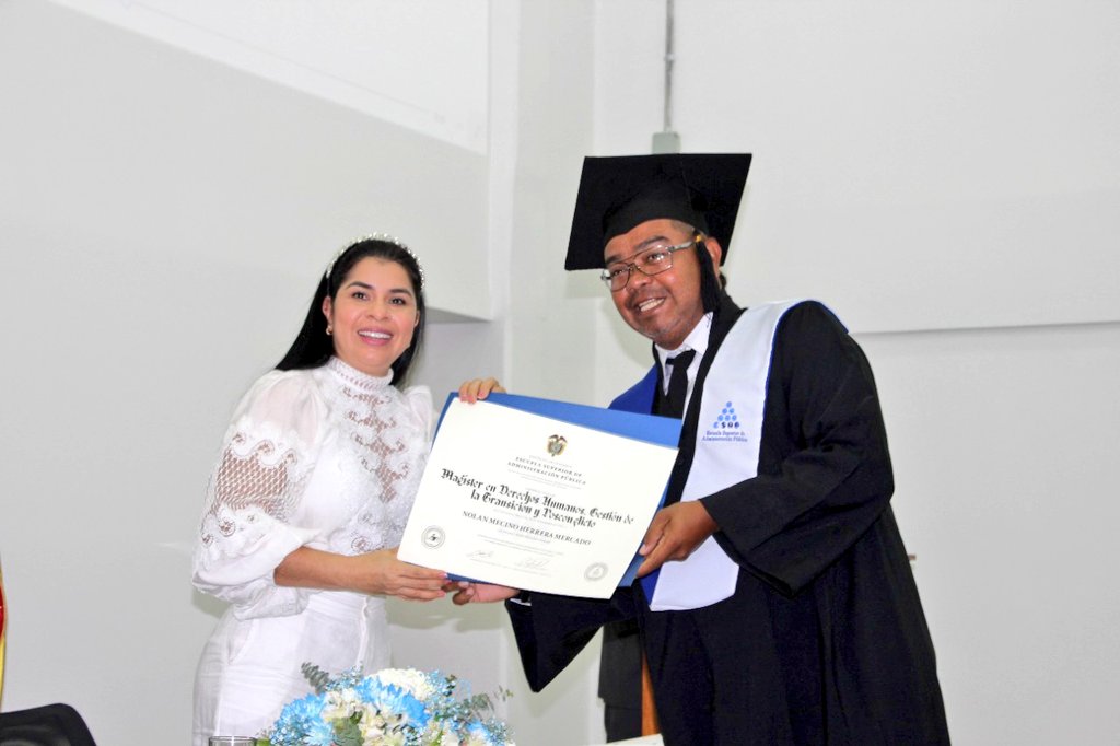 ESAPOficial's tweet photo. #GradosESAP |👩🎓👨🎓 En Cartagena, la ESAP Bolívar graduó en posgrado a dos Esp. en Finanzas Públicas, un Esp. en Proyectos de Desarrollo y un Mgtr. en DD.HH., Gestión de la Transición y Posconflicto; quienes son el ejemplo de que con educación aportamos al desarrollo social. https://t.co/lDYuIlROe2