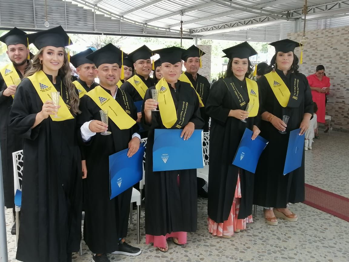 ESAPOficial's tweet photo. #GradosESAP | La ESAP Huila, Caquetá y Bajo Putumayo finalizó con éxito la ceremonia de graduación en la que confirió el título profesional a 31 nuevos administradores públicos, que trabajarán incansablemente por transformar a Colombia en un territorio de paz total. https://t.co/60D0lUZgvL