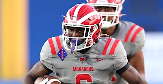 GregBiggins's tweet photo. Santa Ana (Calif.) Mater Dei '24 ATH Nate Frazier has flashed early on this season and his recruitment has picked up including a recent offer from #Oregon
https://t.co/QqEF5D2quF https://t.co/KQQMZ7PXiM