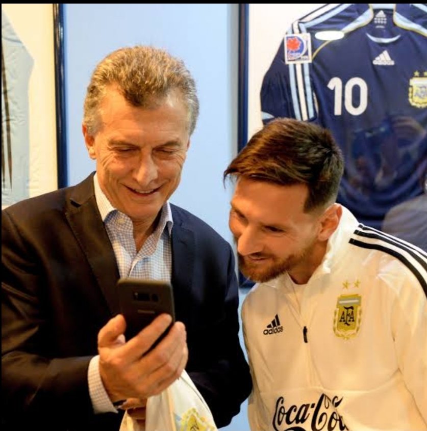 enzoomilitante's tweet photo. Pare os esquerdistes que estãe falande que vãe torcer pare a Argentine ou Portuguel o enze tem ume péssime notície pare vocxs: Messx e CR7 sãe de extreme direite também (Messx só é canhote de perne)

#NeyMito 
#BolsonaroNoPrimeiroTurno
#BolsonaroReeleitoEm2022 https://t.co/3vtUusgdEA