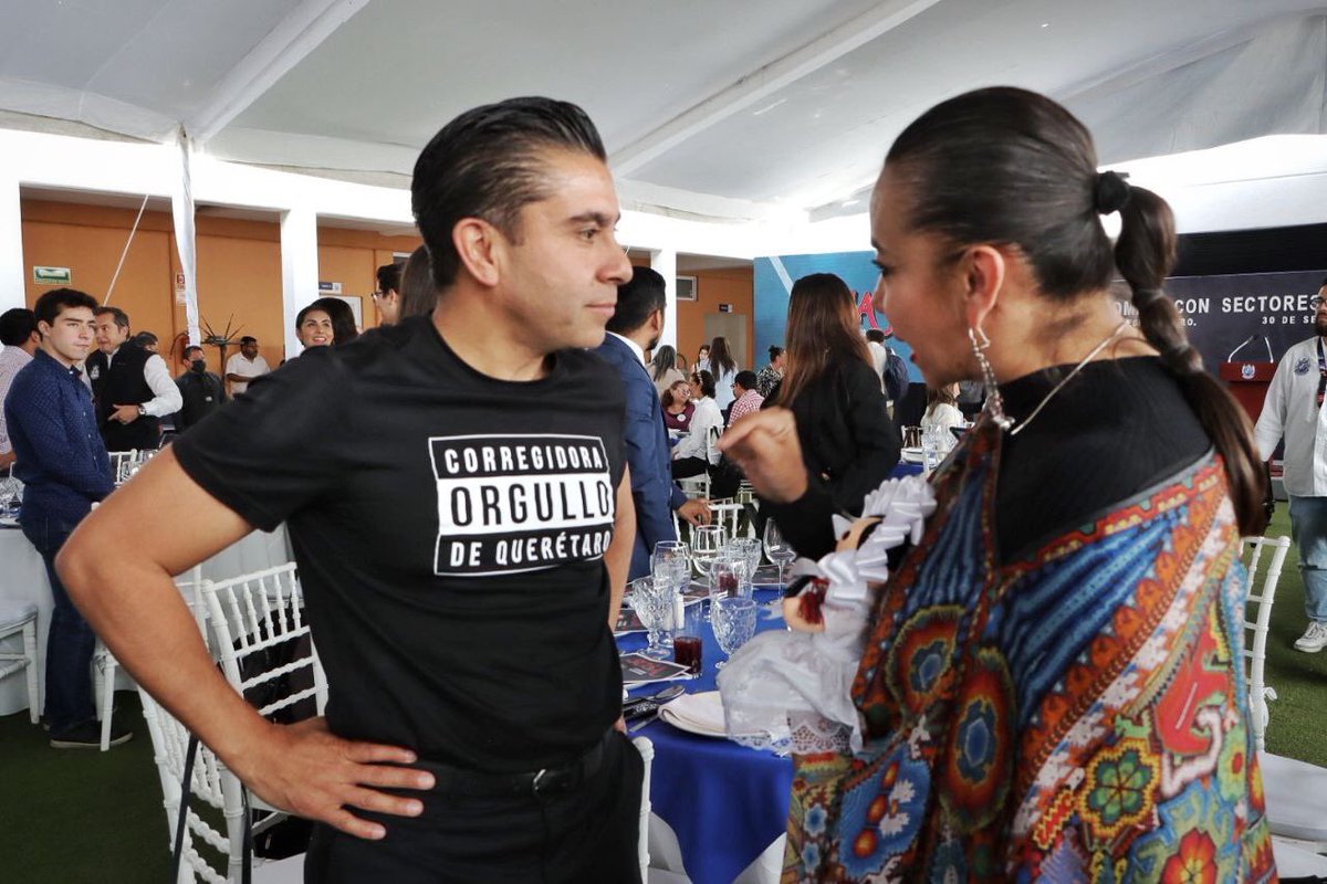 RobertSosaP's tweet photo. Con el deseo de que el #Sosa4toInforme llegue a todos los sectores, nos reunimos en el CDH de Tejeda con las presidentas y presidentes de fundaciones, productores, delegados y comisarios de ejidos para compartirles los avances y proyectos que tenemos para #QueElProgresoNoPare… https://t.co/a7oIlO3ny1
