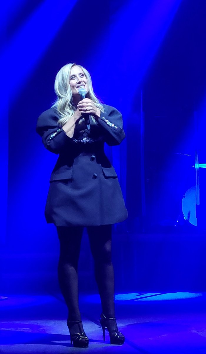 AlessFaccin's tweet photo. Photos et Vidéos du concert "Best Of World Tour" de @LFabianOfficial au @PBACharleroi, le 29/09/22 ❤️
#larafabian #bestofworldtour #concert #charleroi
https://t.co/g6TZT4n5Py https://t.co/jb7oaRJrNV