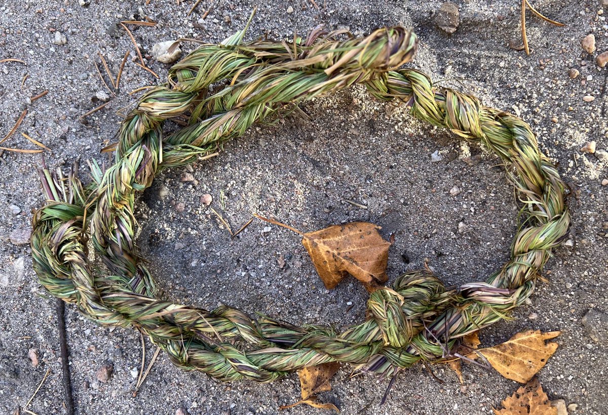 brucezed's tweet photo. Making a bit of crude rope today out of grass, it might not be pretty, but it could pull the boat #outdoorlearning #bushcraft #bushcrafting #ropemaking https://t.co/DCJOeom0GW