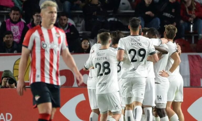 Argolazo アルゼンチンフットボル En Torneobinance アルゼンチンリーグ22 Fecha 22 試合結果 エストゥディアンテス 2 4 コロン Fabian Noguera Y Fernando Zuqui Luis Miguel Rodriguez 2 Santiago Pierotti Y Ramon Abila コロン