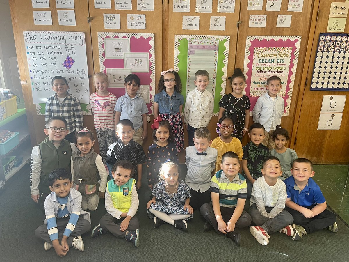 MsC_BVKDG's tweet photo. Big smiles only from room 11 ✨🍎😊#pictureday #bvpride #isd109pride @BVGoBobcats @ISD109 #funfriday https://t.co/6MR7aUNUJm
