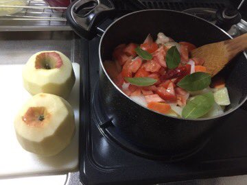 夕食のカレーの下準備🍛 じっくりコトコトタイムです❕