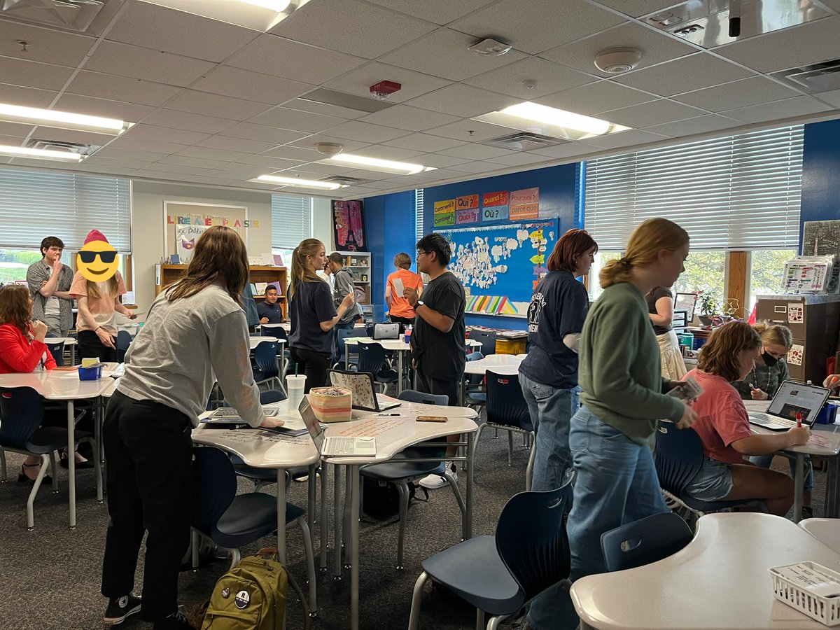 DMPS_WorldLang's tweet image. Getting in all four skills (reading, writing, listening, and speaking) doesn’t take long in French class. Students did a read&amp;gt; think&amp;gt; write&amp;gt; speak cycle in 10 minutes @DMPS_Academy