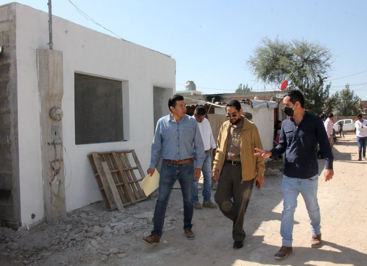 COESVI's tweet photo. En recorrido por diferentes zonas la capital del estado, nuestro director @FdezSaracho supervisa los inicios y avances de obra de mejoramientos de #vivienda que el gobernador @EVillegasV estará entregando próximamente. #ElValorDeNuestraGente https://t.co/iLFgWpCGNt