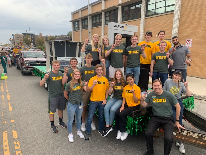 MikeKesslerPhD's tweet image. Happy NDSU Homecoming.  I joined some of our amazing @NDSUEngineering students this afternoon on our college float, &quot;A Window Into the College of Engineering,&quot; co-sponsored with @MarvinWD, for the parade in downtown Fargo. #GoBisonEngineering