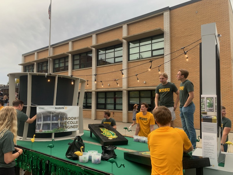 MikeKesslerPhD's tweet image. Happy NDSU Homecoming.  I joined some of our amazing @NDSUEngineering students this afternoon on our college float, &quot;A Window Into the College of Engineering,&quot; co-sponsored with @MarvinWD, for the parade in downtown Fargo. #GoBisonEngineering