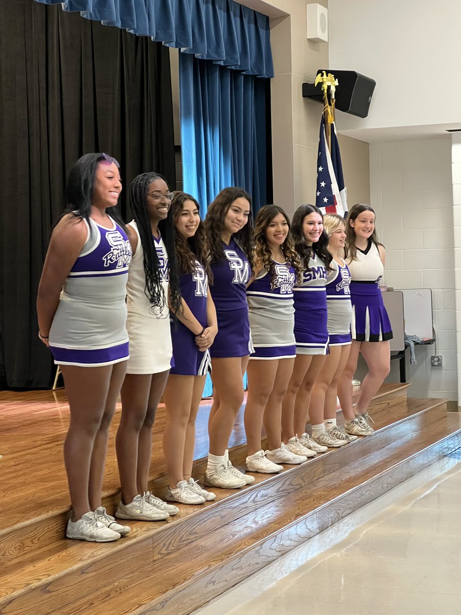 No game today, but SMHS Cheerleaders didn’t take the day off!  They were helping students at DeZavala be excited about the school year! Let’s go DZ Diamonds!!!