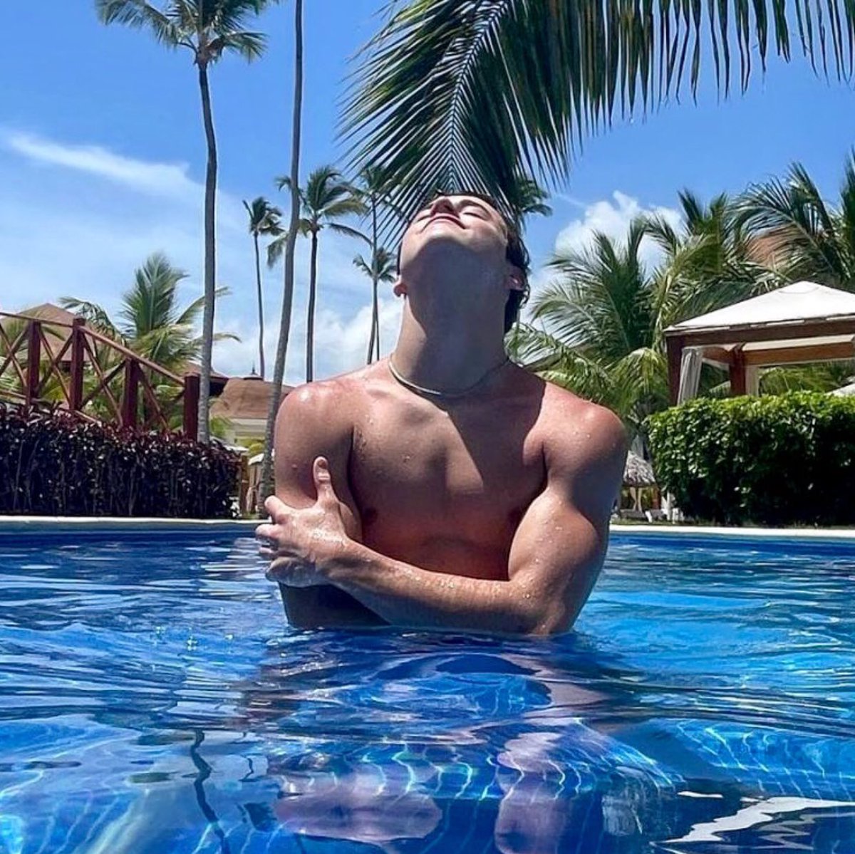 tjskyloft7953's tweet photo. Aqua lad! To be there... to be him... to be with him! #weekendvibe #weekendfun ☀️🌊😍💪🏼😘 https://t.co/r3nGyoGxXF