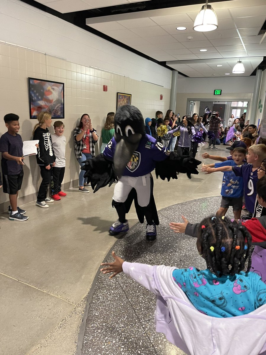 FCPS_Poquette's tweet photo. Thank you @Ravens for visiting our North Frederick Falcons!  @FCPSMaryland #nfesSTRONG #EveryStudentEveryDay https://t.co/CyGF19SJQu