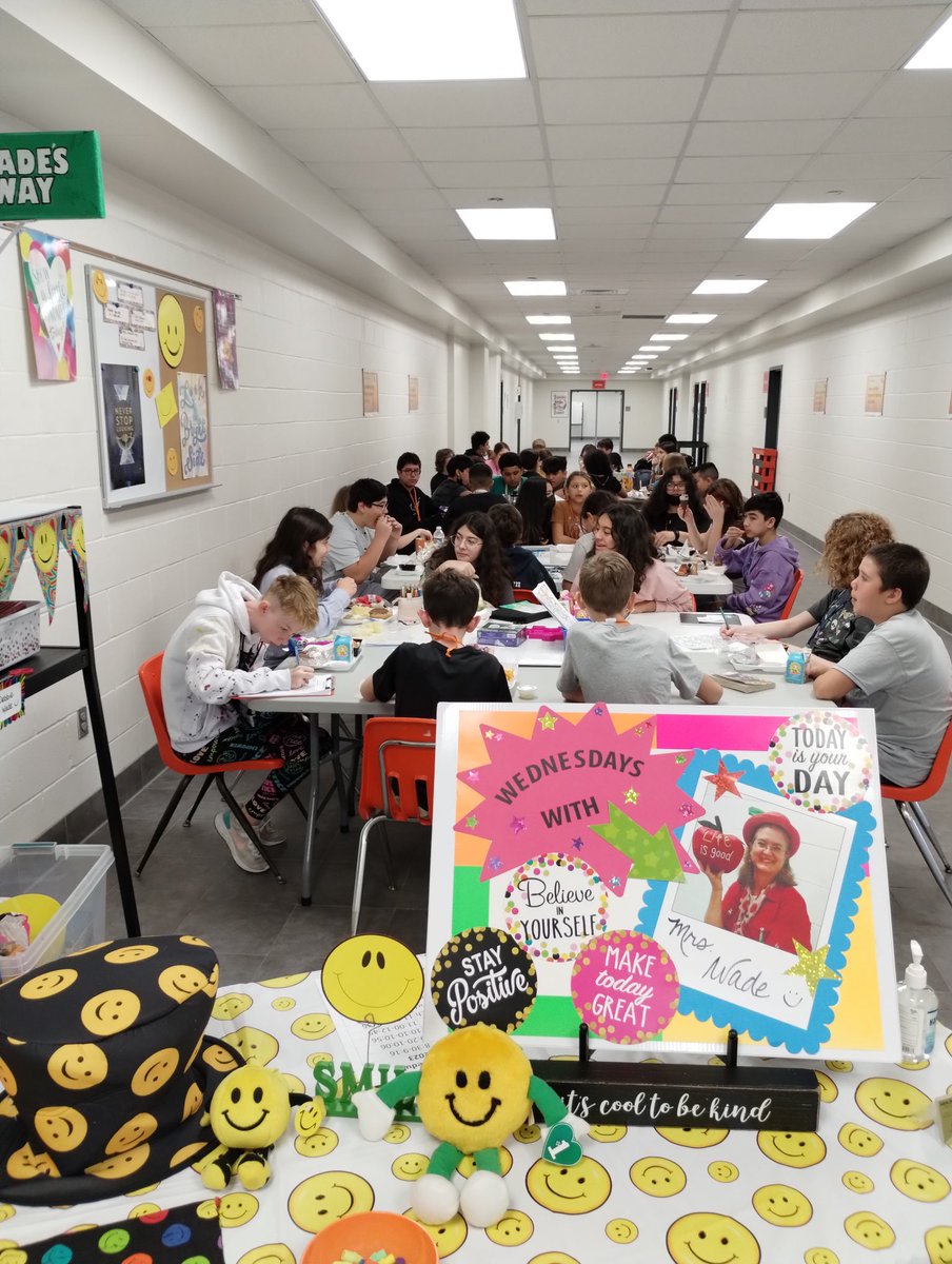 JenniferMuschw1's tweet photo. On Wednesday’s Ms. Debbie Wade comes and graces LPJ with her presence. Students get to enjoy their lunch in the hall doing puzzles. Thank you Ms. Wade! @Lpjhbullpups @Lpjhbullpups @lpisd @jengels4 @SwainTrain10 @BandLpjh @lpisdef https://t.co/YcvIiWwYkZ
