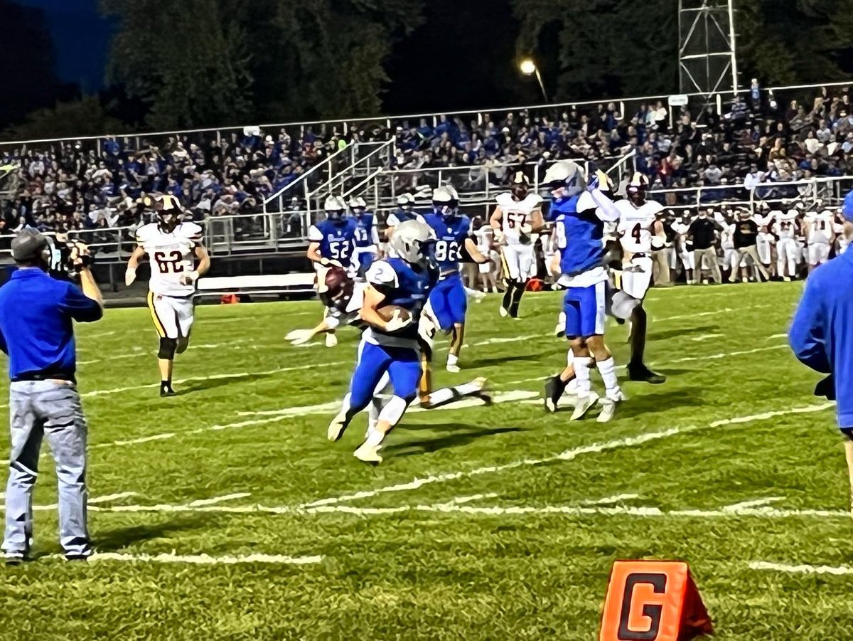 outstanding blocking in helping <a href="/ConnerGrems/">conner Grems</a> score a TD <a href="/huskiesfootball/">owatonnafootball</a>