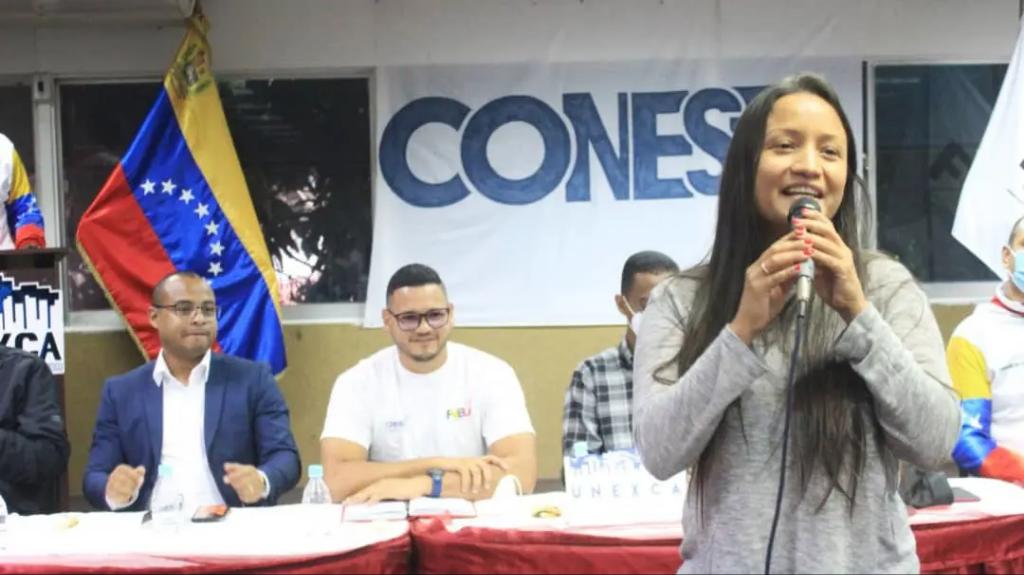 Iroschimajpsuv's tweet photo. Desde la @UNEXCA_ve tuve el honor de participar como invitada especial en el II Encuentro Nacional de Líderes y Lideresas del #Coneses ¡Un gran honor para mí! Acompañar a estos jóvenes que día a día se forman para fortalecer su liderazgo a favor de la comunidad estudiantil ❤ https://t.co/BYGw6bAqj9