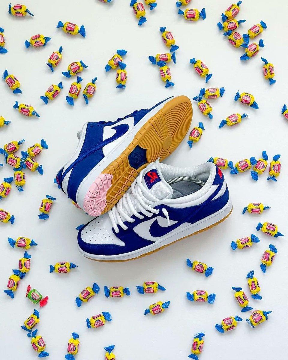JustFreshKicks's tweet photo. Nike SB Dunk Low 'Dodgers' releases tomorrow at 10am ET via SNKRS ⚾️🌴 

Link -> https://t.co/Rj1gujDU11 https://t.co/pDXL2MIHzv