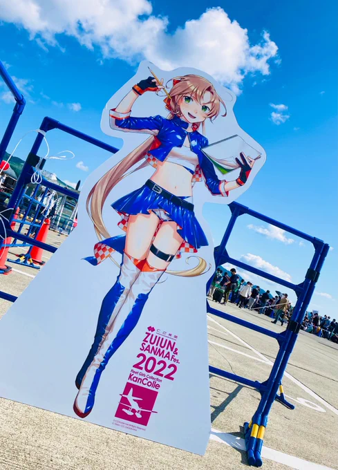 お、おまえなー!!そんな格好で絵が描けると思っているのかー!!!! 