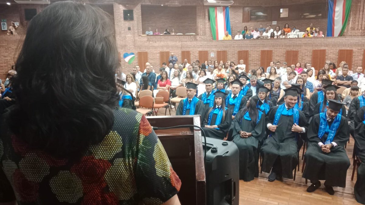 ESAPOficial's tweet photo. #GradosESAP | 🎓Desde la ESAP Valle y el CETAP Cali y Buenaventura, entregamos al país 39 nuevos profesionales en Administración Pública y 16 Especialistas en Proyectos de Desarrollo. ¡Felicitaciones a nuestros graduados!👏👨🎓👩🎓 https://t.co/uryg0g82FN