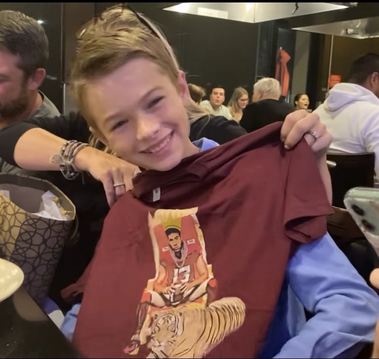 MeehanLinda's tweet photo. My favorite grandson getting his special birthday present -you got another fan @jordantrav13 !! https://t.co/oOtNf3dxB8