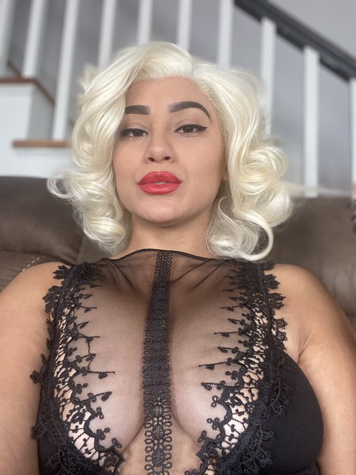 Serving looks on looks on looks! #ultimatefantasiegirl #womanofurdreams #endlessappeal https://t.co/<a href="/tag/ultimatefantasiegirl"class="tags">#ultimatefantasiegirl</a><a href="/tag/womanofurdreams"class="tags"><span>#womanofurdreams</span></a><a href="/tag/endlessappeal"class="tags"><span>#endlessappeal</span></a>