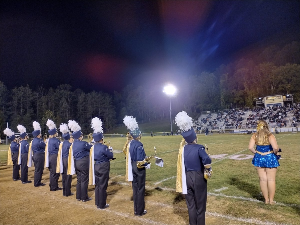 NickHaus75's tweet photo. Half ends with Carmichaels leading Beth Center 27-0! Mikes showing dominance in offence, defense, and special teams tonight

@PFNBackyard @PaFootballNews @CarmichaelsFB @bethcenterath https://t.co/7p4oFrQsMC