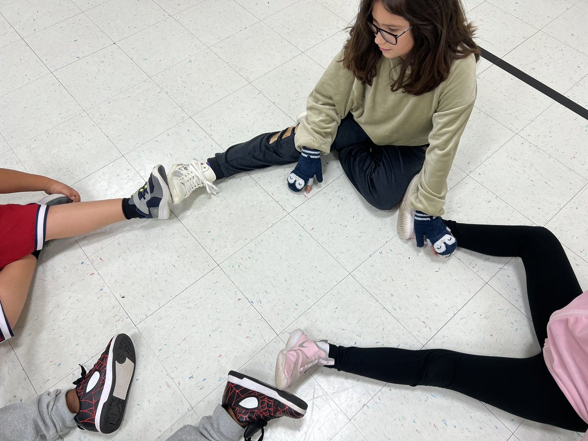 mswmusic37's tweet photo. Panther players hard at work with creating shapes and working as teams. #drama #asd4all #lppanthers https://t.co/O4zs04Qo5H