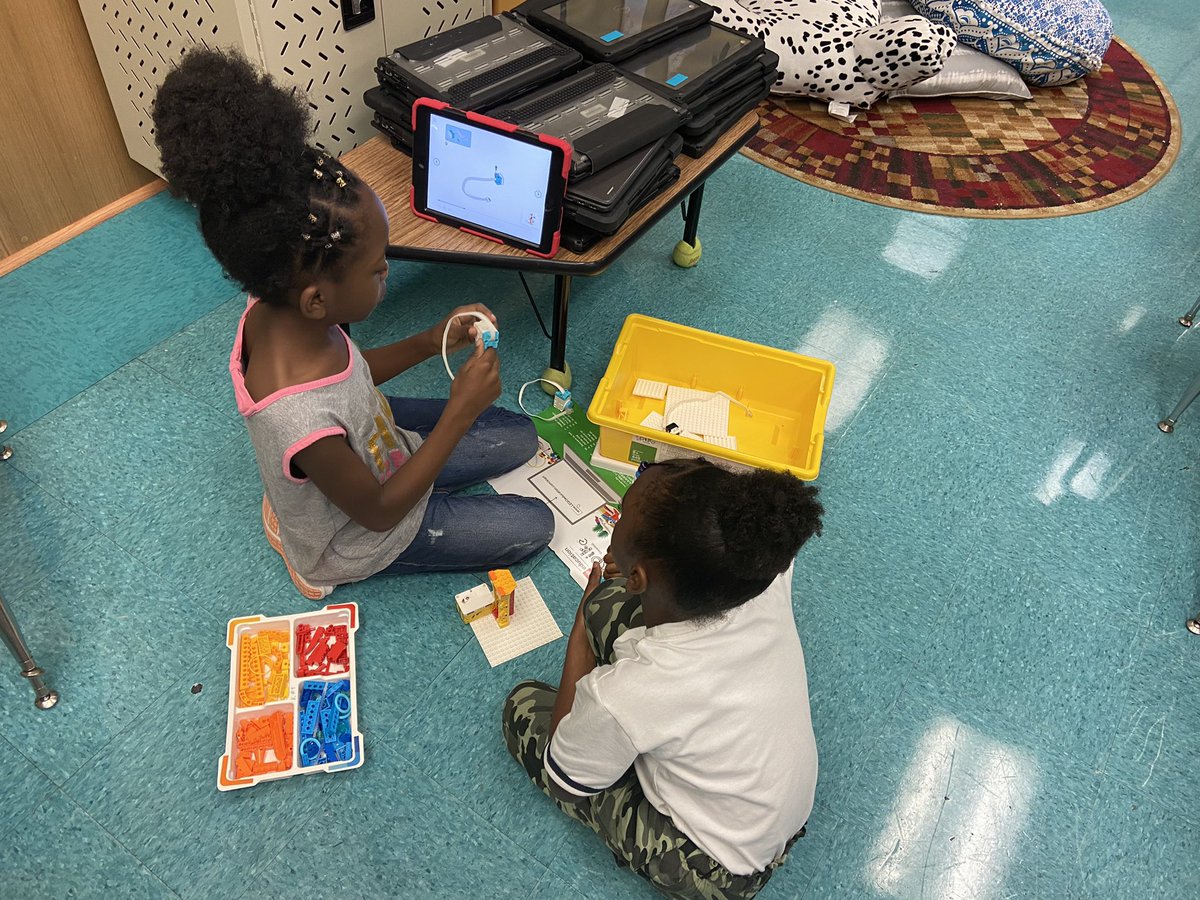alexwbradshaw's tweet photo. Having a little fun time building and coding with our @LEGO_Education Essentials kits this rainy Friday! Sometimes you just need to plan some fun with your ITC @usaliberty76 @NNPSITC @KGJohnsonESNNPS https://t.co/BJecH6XD9v