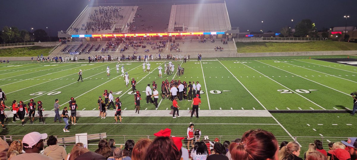 Msherrera_'s tweet photo. @PorterSpartans winning end of first quarter #homecoming game! #porterspartans https://t.co/z2Y6g4RcMw