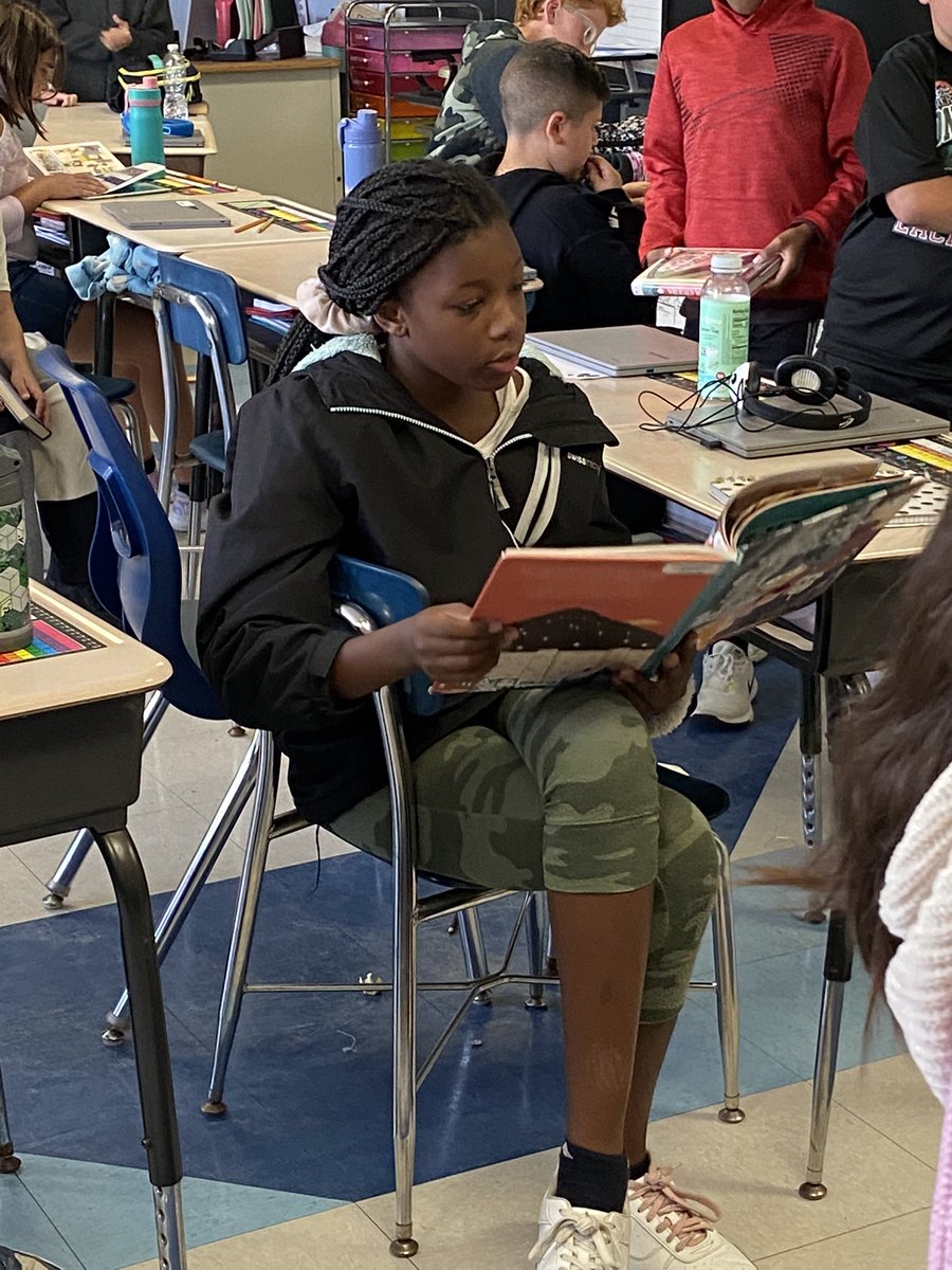 MsRakowski's tweet photo. Our class was thrilled to have some new reading material after @EvanDenaro visited with some great recommendations and books to share! @EMorichesMS @EastMorichesSD @whamLibrary https://t.co/YrJ61lRZon