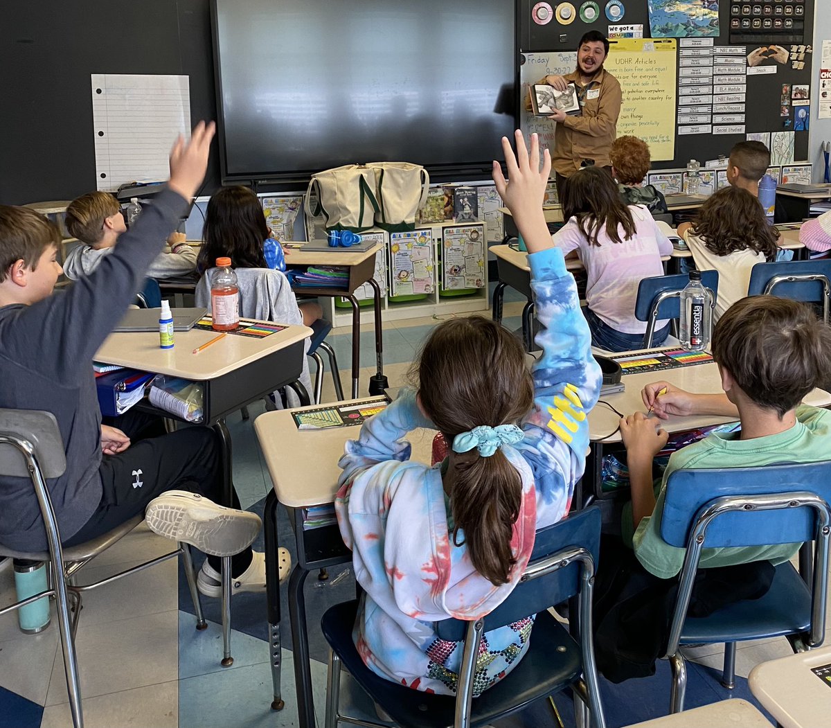 MsRakowski's tweet photo. Our class was thrilled to have some new reading material after @EvanDenaro visited with some great recommendations and books to share! @EMorichesMS @EastMorichesSD @whamLibrary https://t.co/YrJ61lRZon