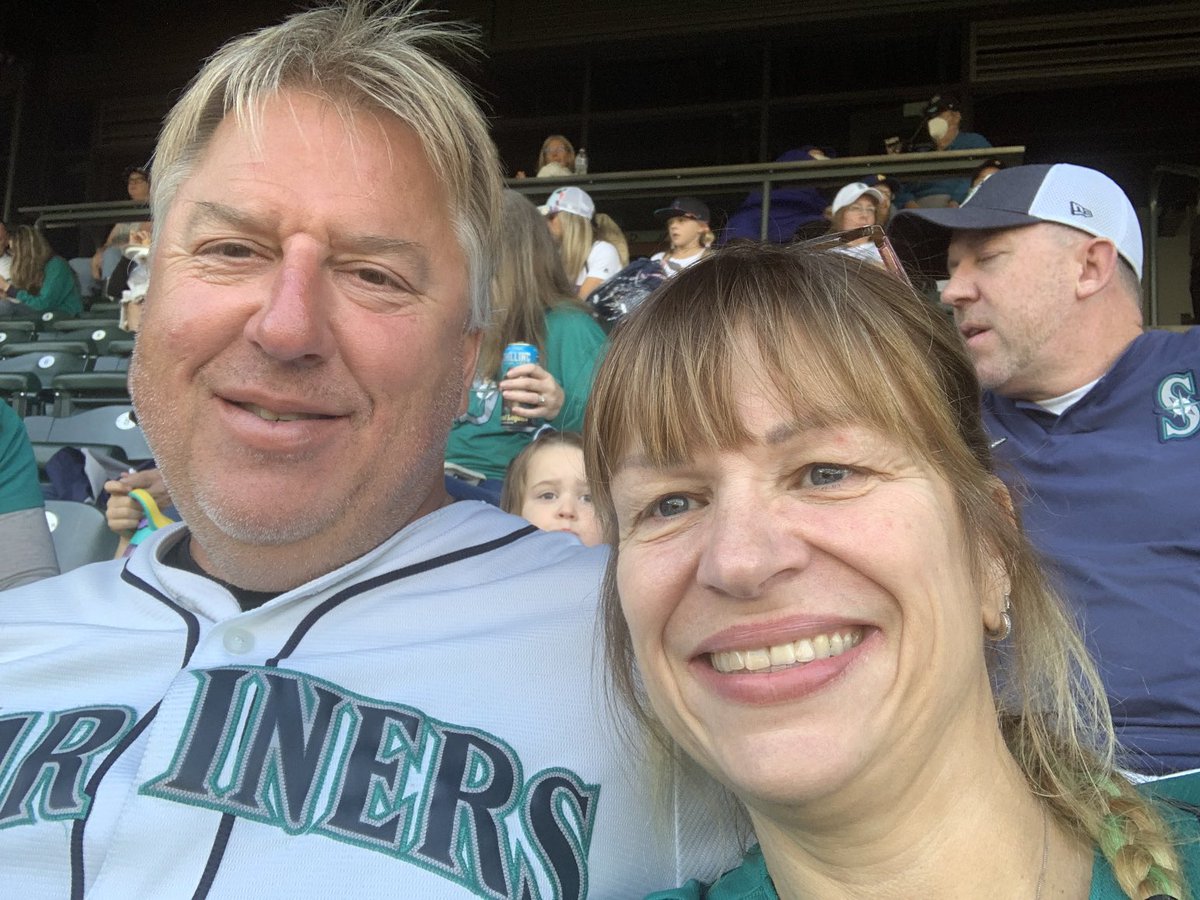MabelsMom07's tweet photo. Here to watch the mariners clinch tonight so we can actually see playoff games next week #seausrise #truetotheblue #whereiroot #julio44 https://t.co/YDcLmRXUUo