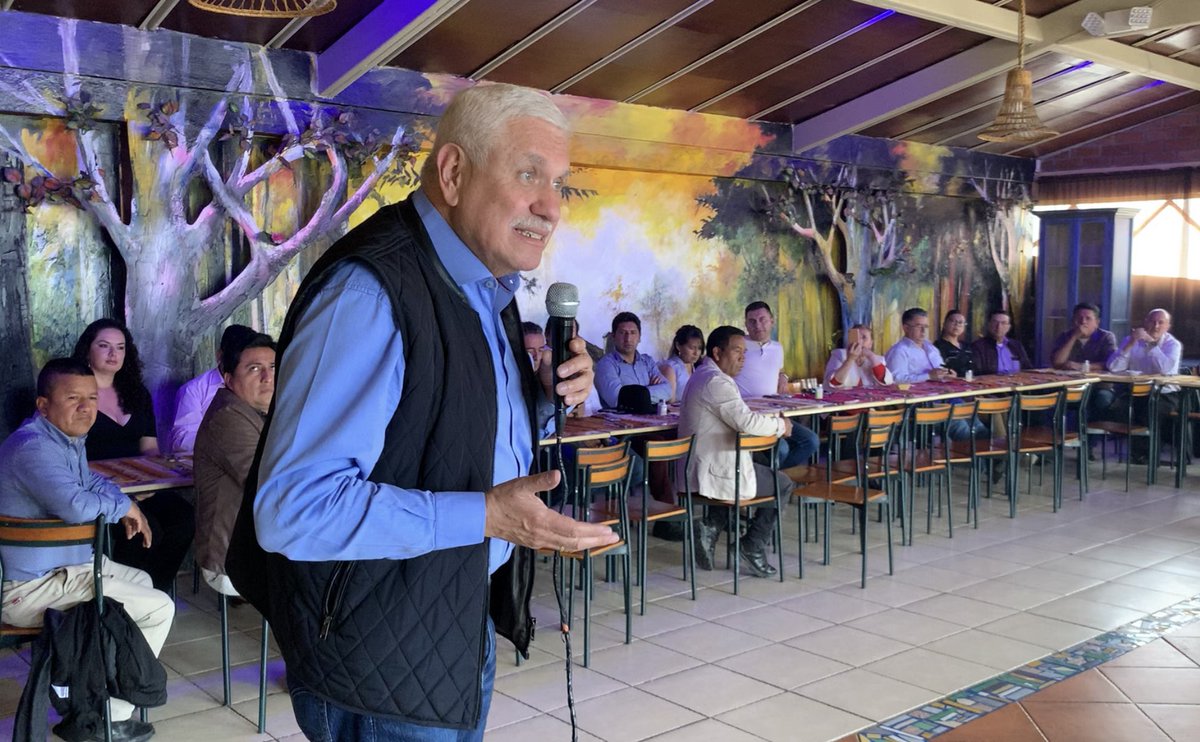 Estamos trabajando, junto a <a href="/CamilaCondeO/">Camila Conde Ochoa</a> y <a href="/JaimeMoreno_M/">Jaime Moreno Martínez</a> y otros representantes de la Provincia, para devolverle al Azuay el futuro que se merece. Un futuro con líderes dinámicos, enfocados en nuestra gente y comprometidos a trabajar por objetivos claros y sostenibles.