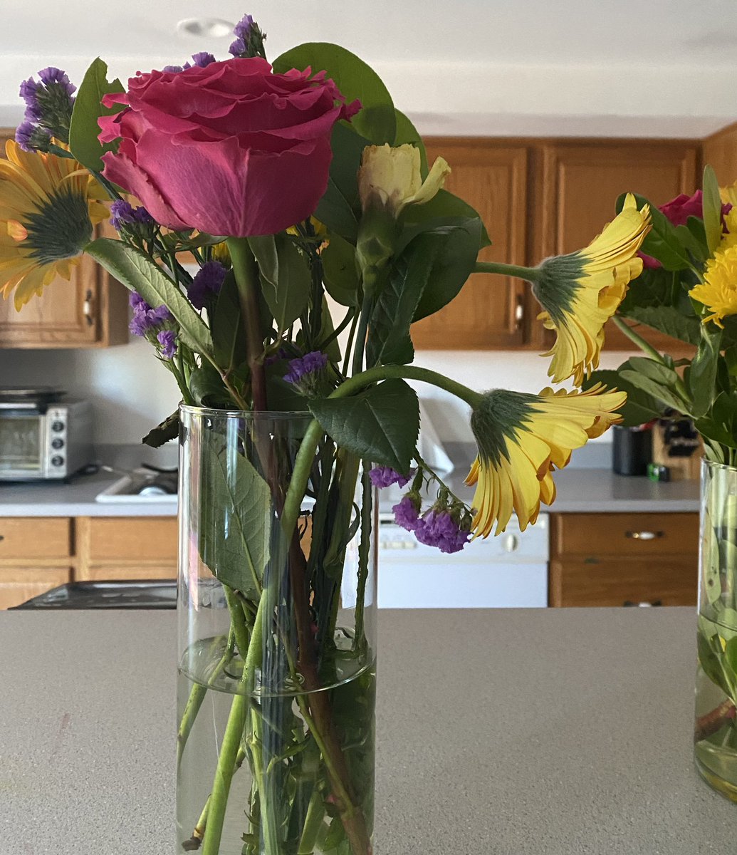 bella_erwin's tweet photo. Spotted Typography in this flower vase which looks to be an E for my last name! #RSJ108 #Typewalk https://t.co/09Tepjttpq